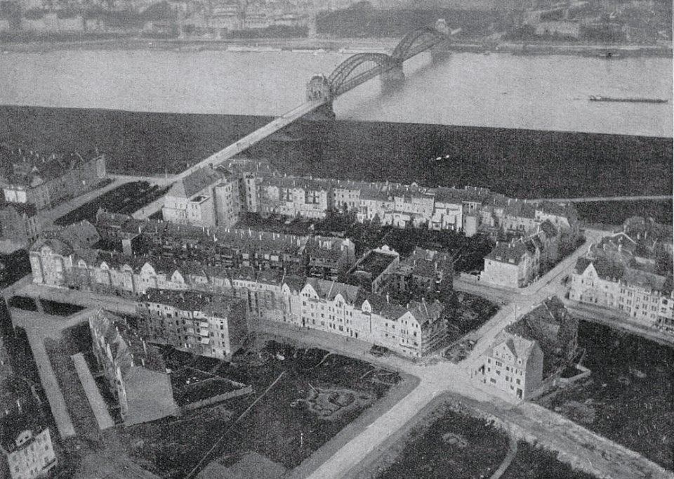 Oberkassel aufgenommen aus dem Parseval-Luftschiff Charlotte zur Städteausstellung in Düsseldorf von Hoffotograf Julius Söhn, 1912