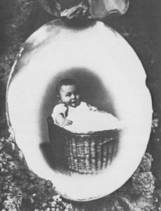 Obernetter, Johann Baptist - Porzellanphotographie an einem Grabstein im Alten Südfriedhof München (Zeno Fotografie)