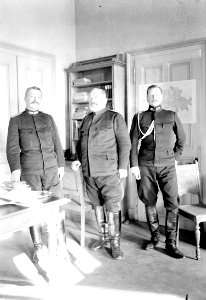 Oberst Weber mit Stabsangehörigen in Büro - CH-BAR - 3237986