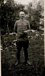 Oberst Hugo Fischer von See, Kommandant der 11.Gebirgsbrigade (BildID 15736076)