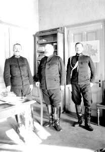 Oberst Weber mit Stabsangehörigen in Büro - CH-BAR - 3237985