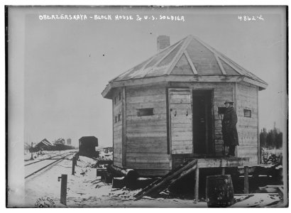 Oberzerskaya - block house & U.S. soldier LCCN2014708565
