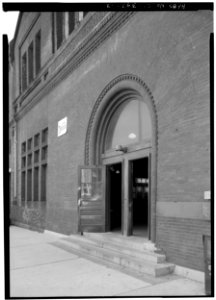 OBLIQUE VIEW OF PASSENGER ENTRANCE IN NORTH FACADE - New London Railroad Station