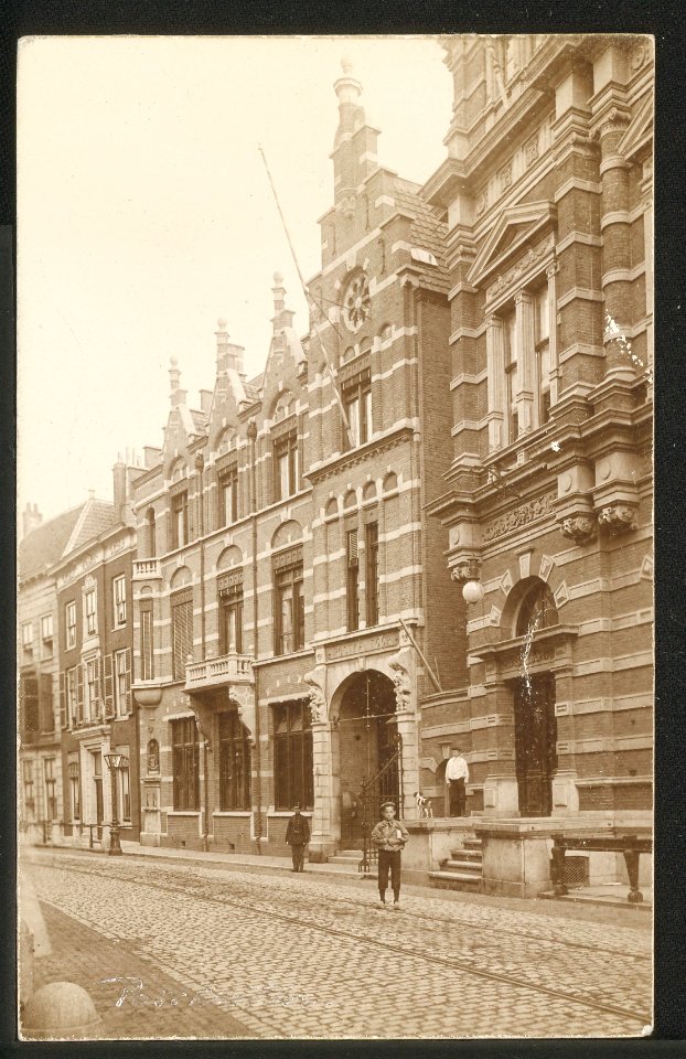 Obreen, Henri Guillaume Arnaud Gezicht op het Postkantoor in de Breestraat. ErfgoedLeiden LEI001006023