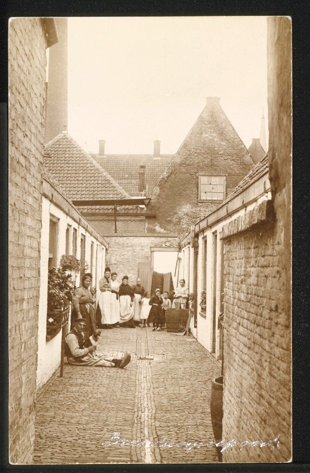 Obreen, Henri Guillaume Arnaud Gezicht in de voormalige Brandewijnspoort. ErfgoedLeiden LEI001004889