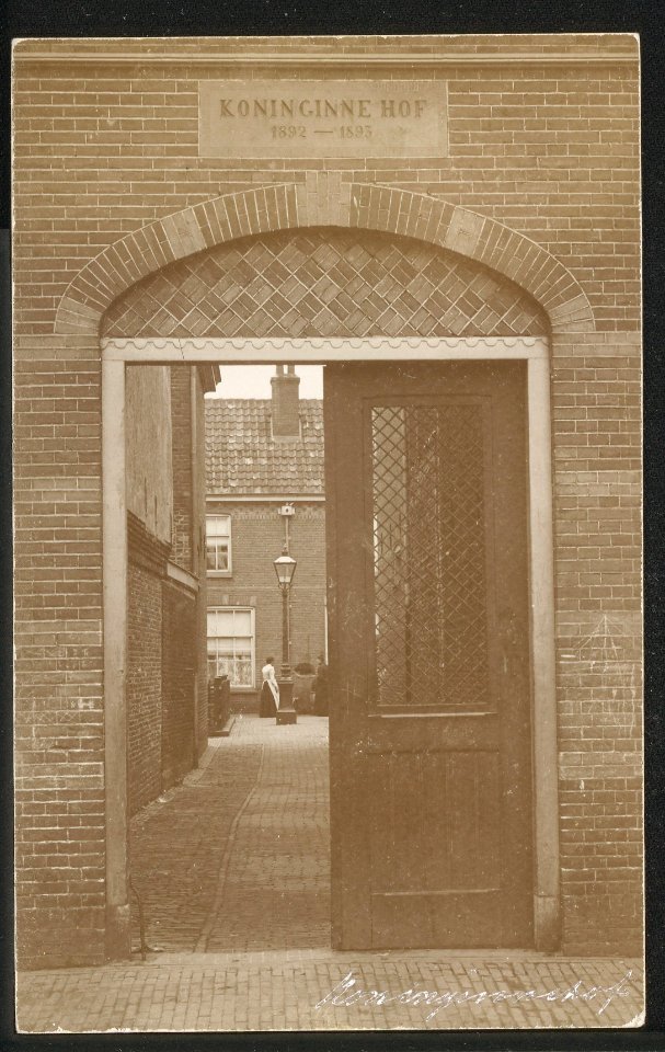 Obreen, Henri Guillaume Arnaud Toegangspoort van het Koninginnehof aan de Langegracht ErfgoedLeiden LEI001005150