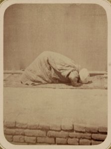 Obriady sovershaemye musul'manami pri molitvie (namaz). Siachda LCCN2007682919