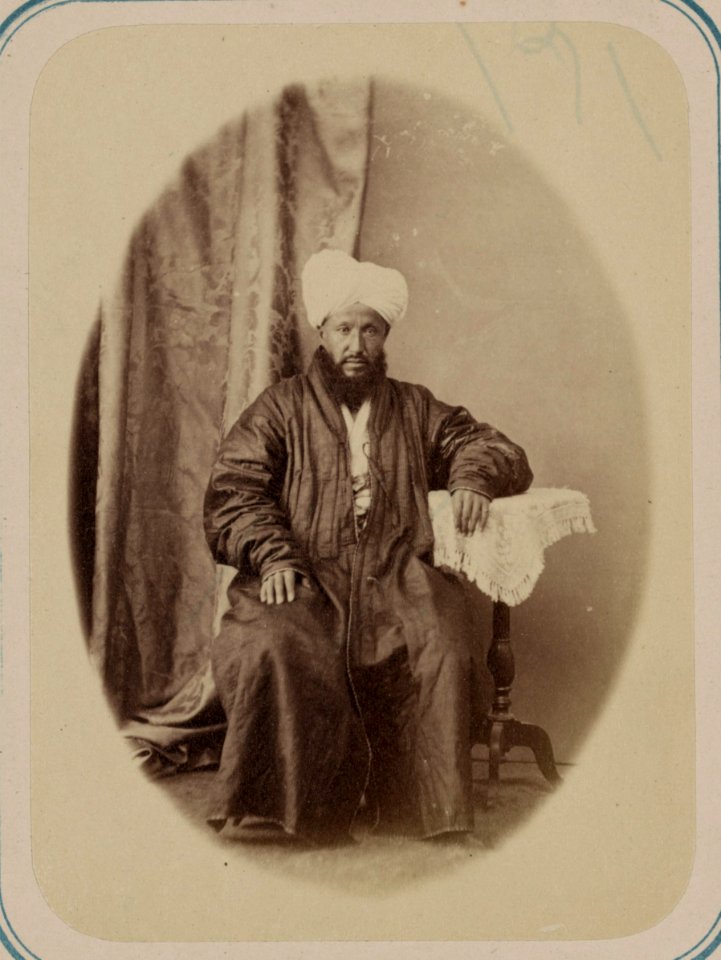 Obshchaia molitva v godovye prazdniki i dolzhnostnye litsa pri mechetiakh. Abdul'-Kaium Kari, (imam) LCCN2007682924