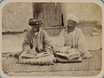 Obychai Sredneaziiattsev. Chtenie Korana (Khotli (sic) Kuran) LCCN2007682682