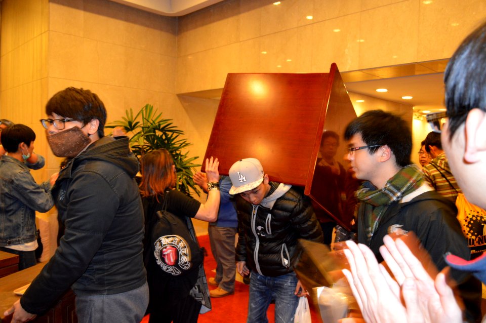 Occupy Executive Yuan by VOA (14)
