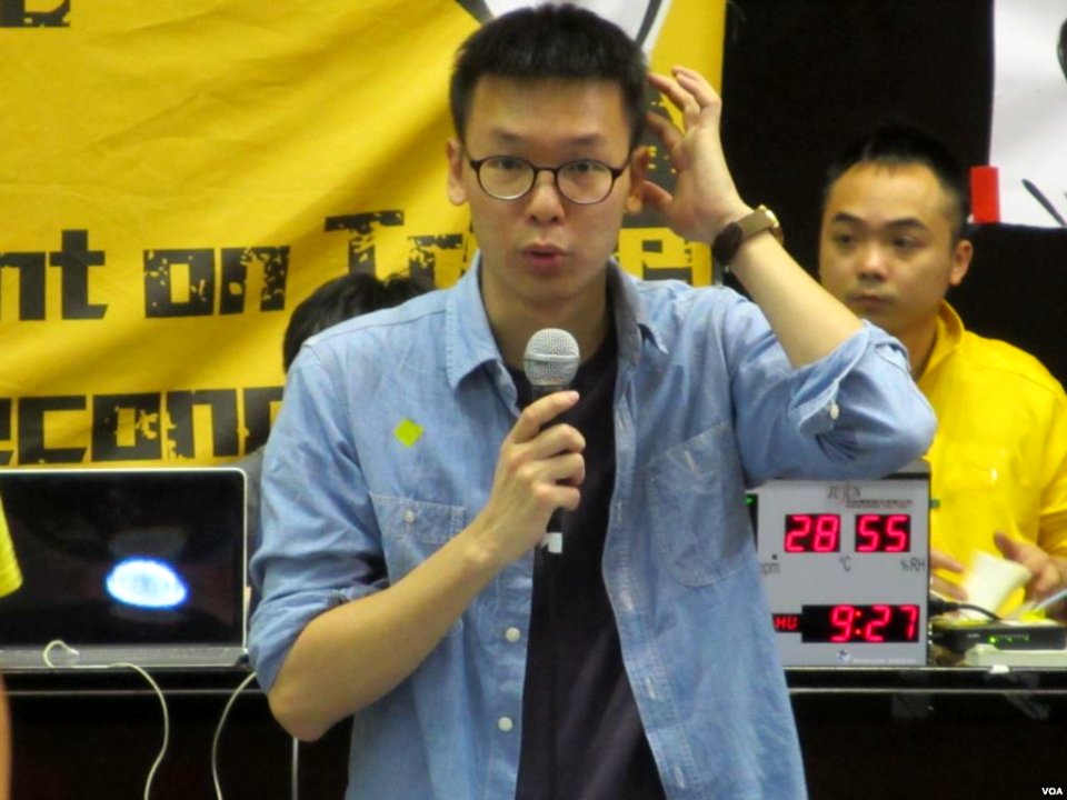 Occupy Taiwan Legislature by VOA (34)