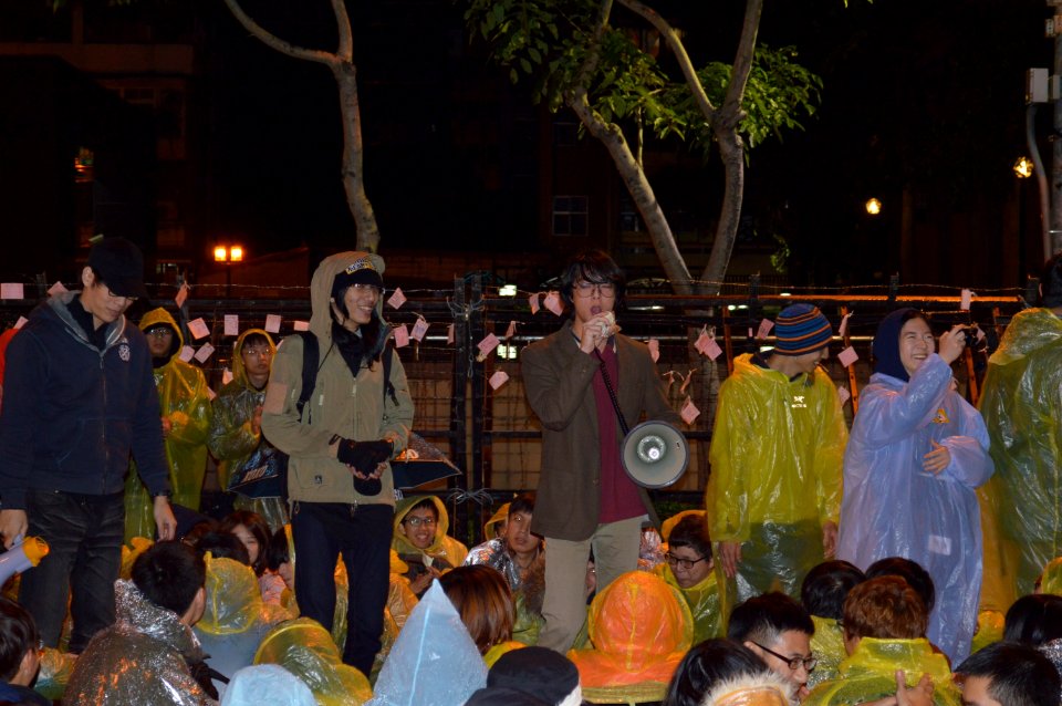 Occupy Taiwan Legislature by VOA (10)
