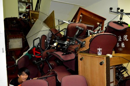 Occupy Taiwan Legislature by VOA (14)
