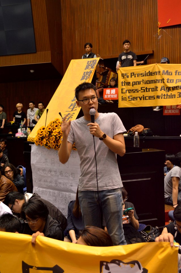 Occupy Taiwan Legislature by VOA (29)