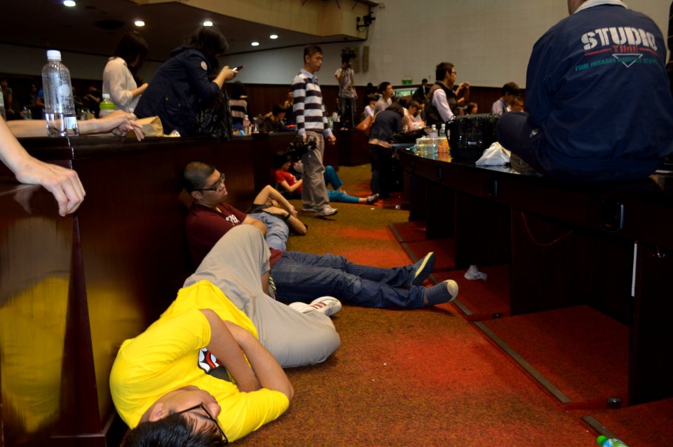 Occupy Taiwan Legislature by VOA (3)