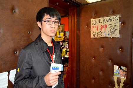 Occupy Taiwan Legislature by VOA (40)