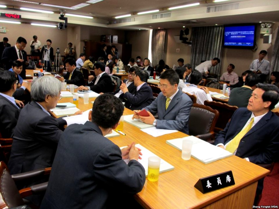 Occupy Taiwan Legislature by VOA (49)