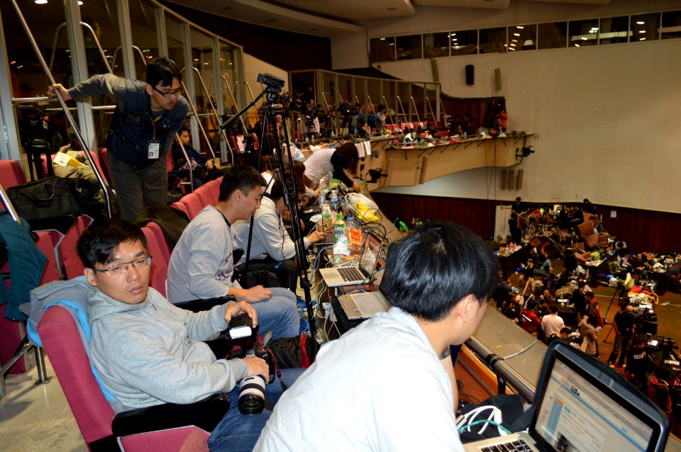 Occupy Taiwan Legislature by VOA (13)