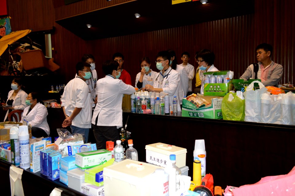 Occupy Taiwan Legislature by VOA (20)