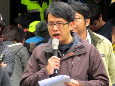 Occupy Taiwan Legislature by VOA (28)
