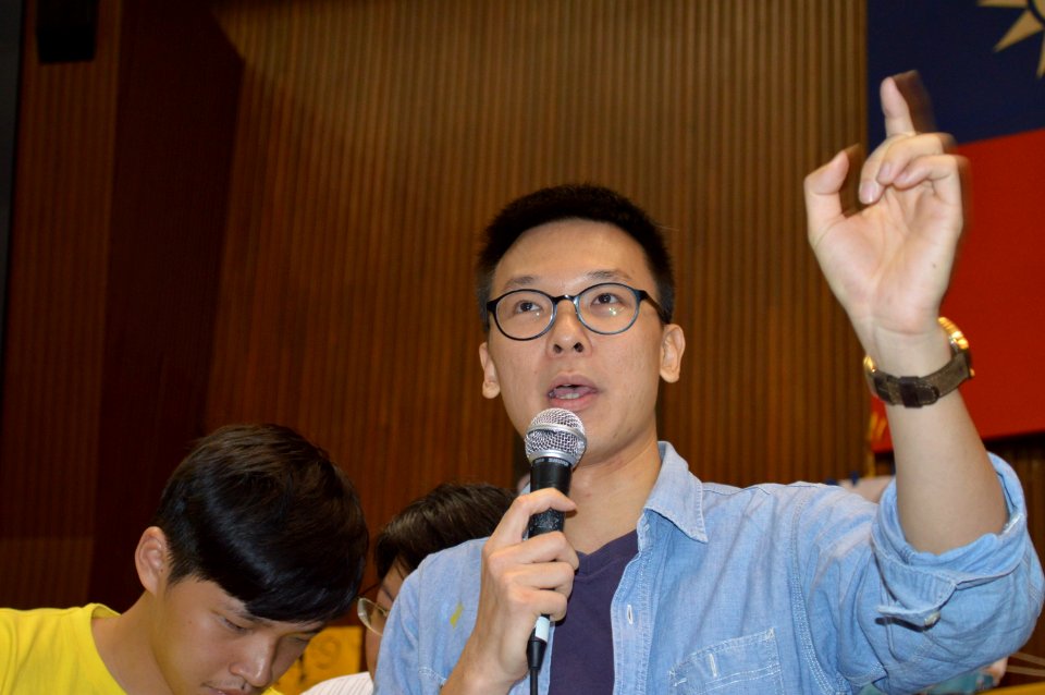Occupy Taiwan Legislature by VOA (42)
