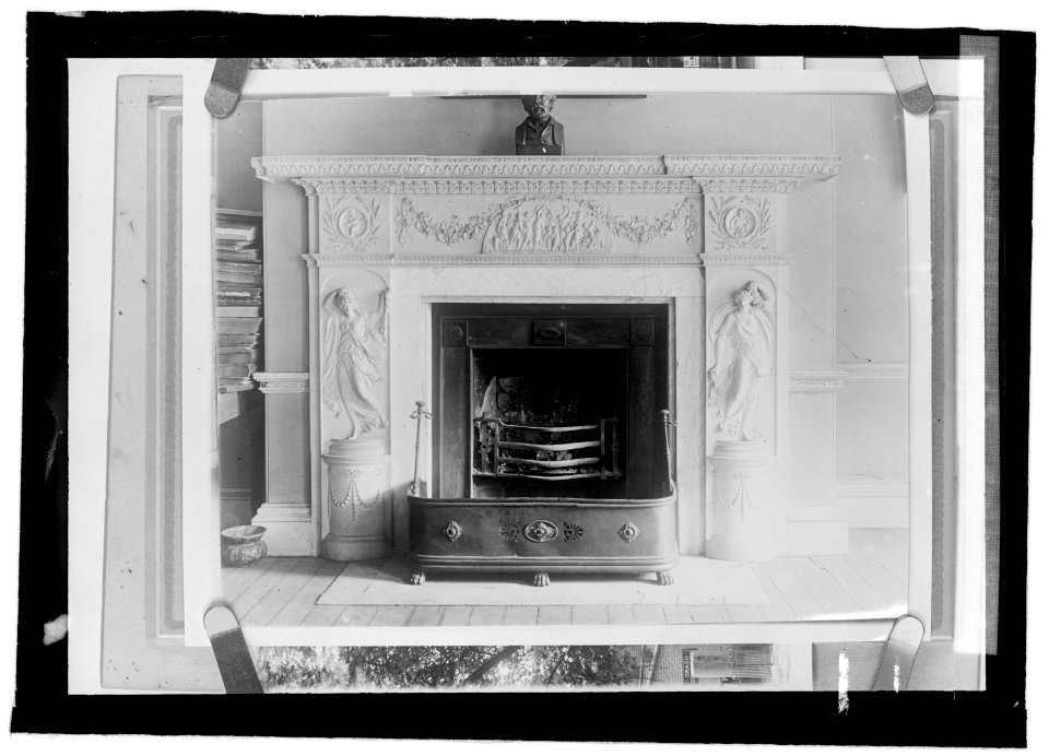 Octagon House mantel in parlour LCCN2016821447