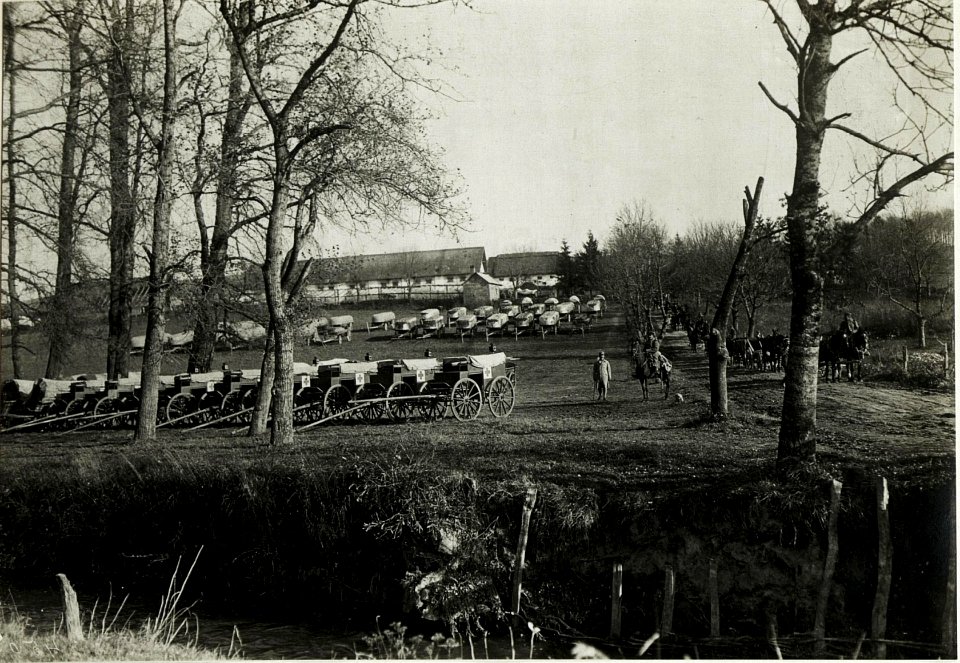 Oesterr.ung.Div.San.Anstalt und deutsch.Korps-Brücken-Train bei Pomorzany. (BildID 15432840)