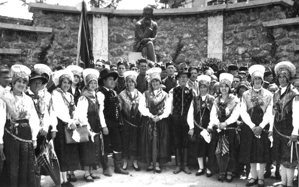 Odkritje spomenika Ivana Cankarja na Vrhniki 1930