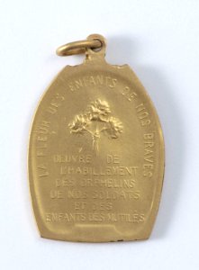 Oeuvre de l'Habillement des Orphelins de nos Soldats et des Enfants des Mutilés, medal by Pierre Theunis, Belgium, 1917, Coins and Medals Department of the Royal Library of Belgium, 2Lef69 - 29 (verso)