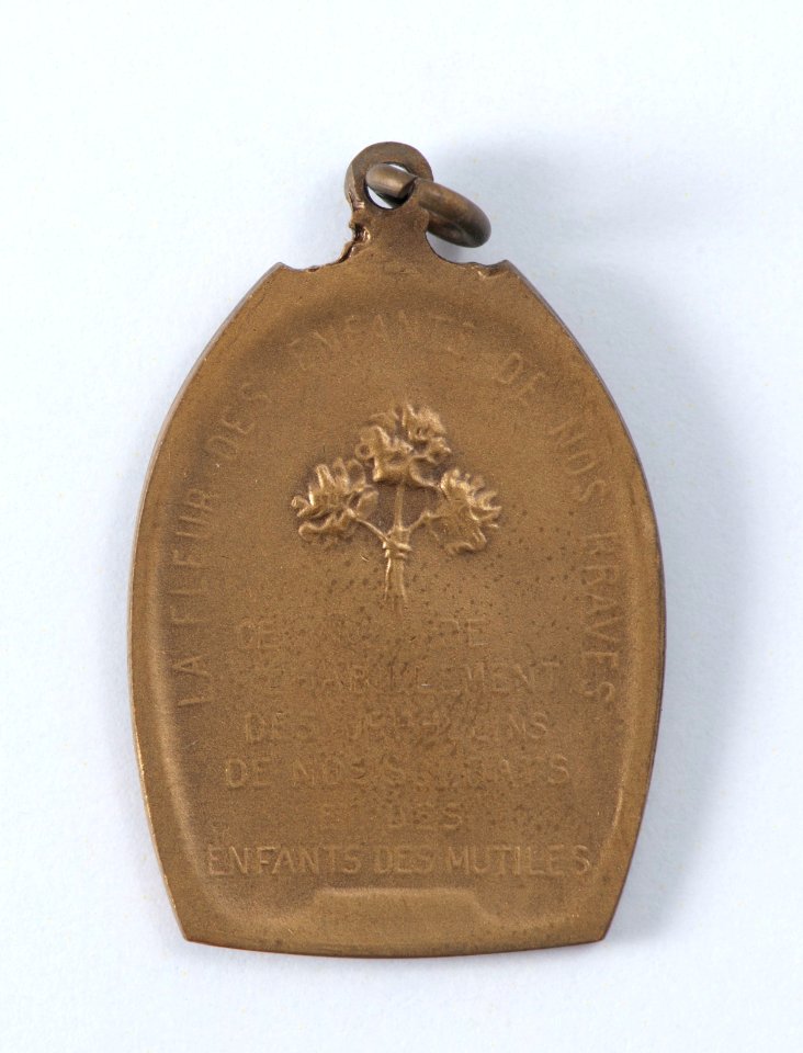 Oeuvre de l'Habillement des Orphelins de nos Soldats et des Enfants des Mutilés, medal by Pierre Theunis, Belgium, 1917, Coins and Medals Department of the Royal Library of Belgium, 2Lef69 - 37 (verso)