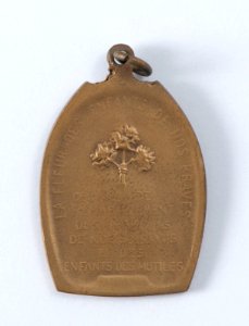 Oeuvre de l'Habillement des Orphelins de nos Soldats et des Enfants des Mutilés, medal by Pierre Theunis, Belgium, 1917, Coins and Medals Department of the Royal Library of Belgium, 2Lef69 - 37 (verso)