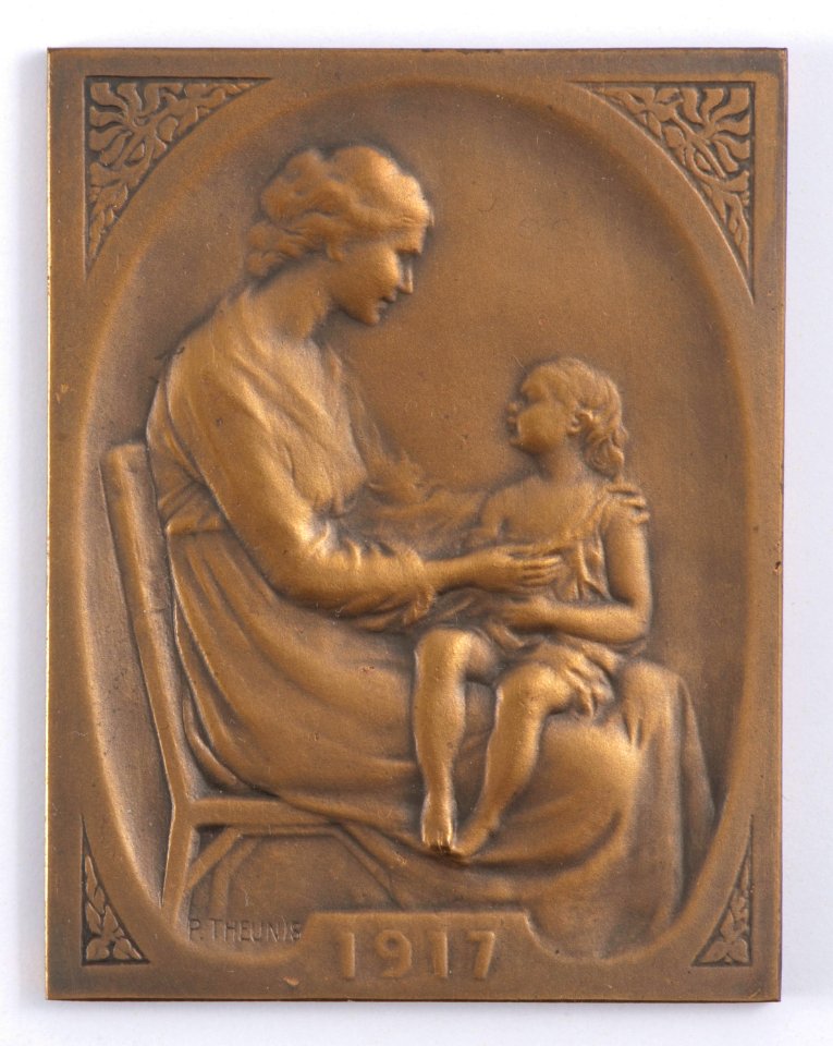 Oeuvre de l'Habillement des Orphelins de nos Soldats et des Enfants des Mutilés, plaquette by Pierre Theunis, Belgium, 1917, Coins and Medals Department of the Royal Library of Belgium, 2Lef68 - 19 (recto)