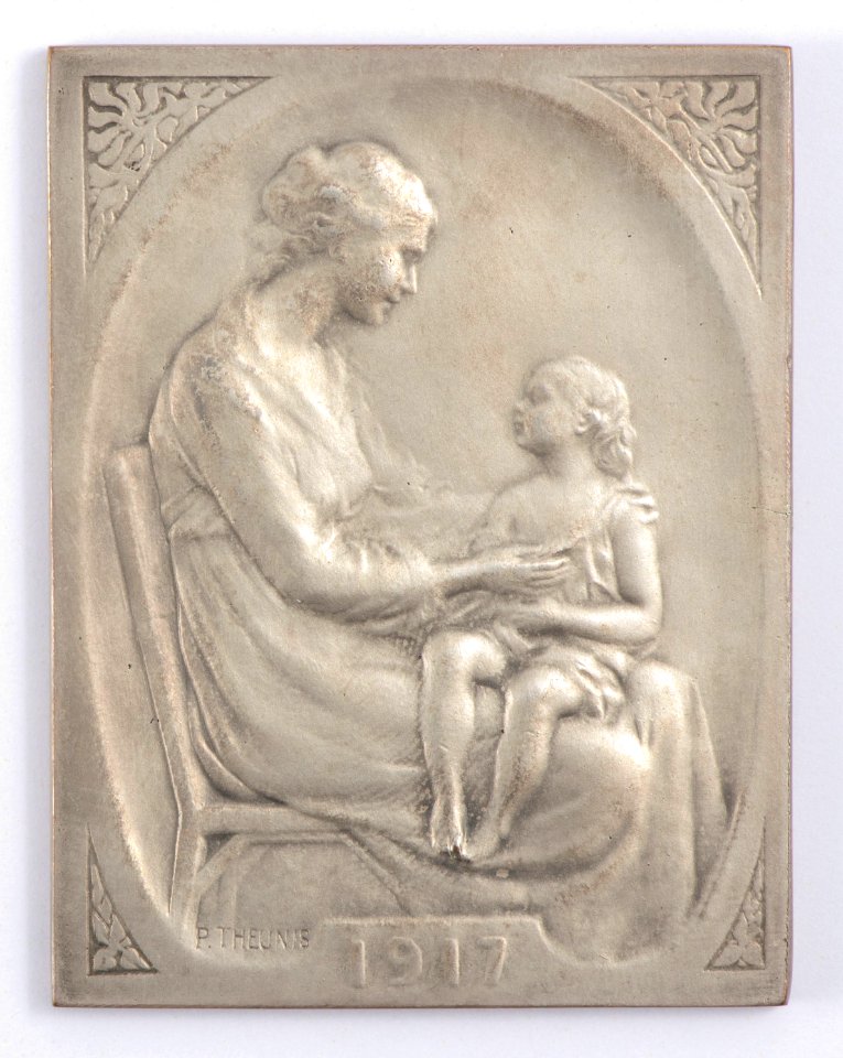 Oeuvre de l'Habillement des Orphelins de nos Soldats et des Enfants des Mutilés, plaquette by Pierre Theunis, Belgium, 1917, Coins and Medals Department of the Royal Library of Belgium, 2Lef68 - 18 (recto)