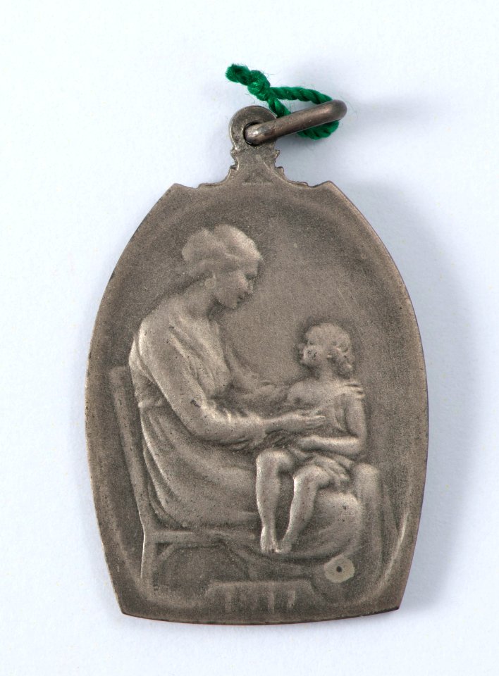 Oeuvre de l'Habillement des Orphelins de nos Soldats et des Enfants des Mutilés, medal by Pierre Theunis, Belgium, 1917, Coins and Medals Department of the Royal Library of Belgium, 2Lef69 - 27 (recto)