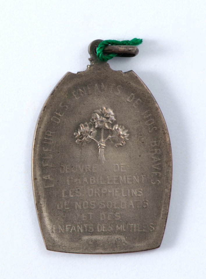 Oeuvre de l'Habillement des Orphelins de nos Soldats et des Enfants des Mutilés, medal by Pierre Theunis, Belgium, 1917, Coins and Medals Department of the Royal Library of Belgium, 2Lef69 - 27 (verso)