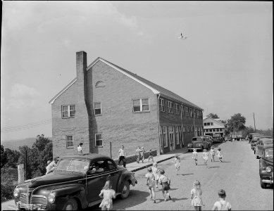 Office building, store, and recreation hall of the mine. Jewell Ridge Coal Company, Jewell Ridge Mine, Jewell Ridge... - NARA - 540704
