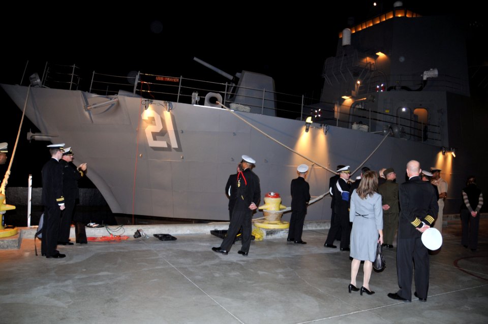 Officers from the Royal Australian Navy visit Recruit Training Command and Training Support Center 091204-N-IK959-771