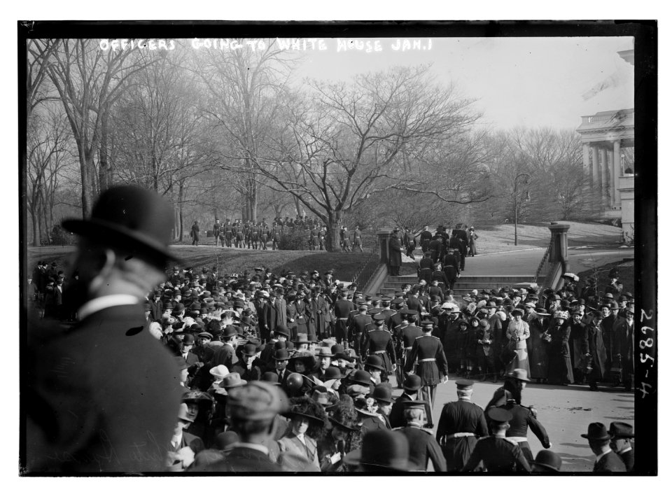 Officers going to Wh. House LCCN2014692950