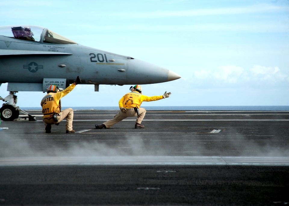 Officers launch an F-A-18C at sea. (8390304466)