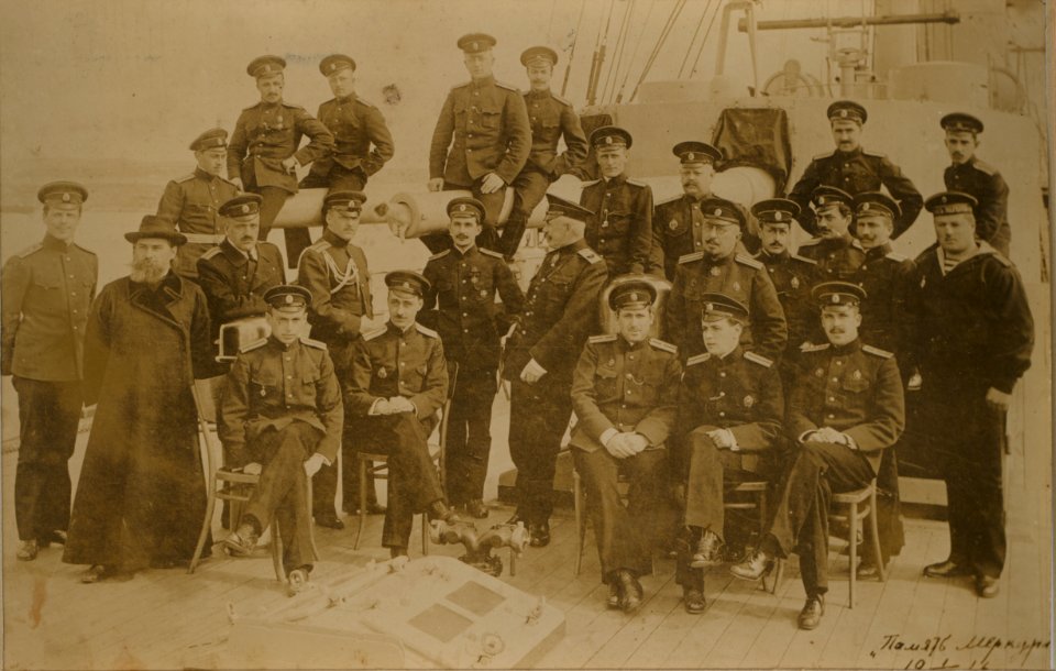 Officers from cruiser Pamyat' Merkuriya