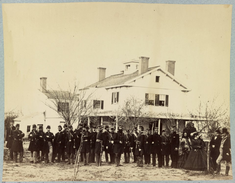 Officers of 4th N.Y. Heavy Art'y. (i.e. Artillery), Fort Corcoran, near Washington, D.C., 1862 LCCN2013647763