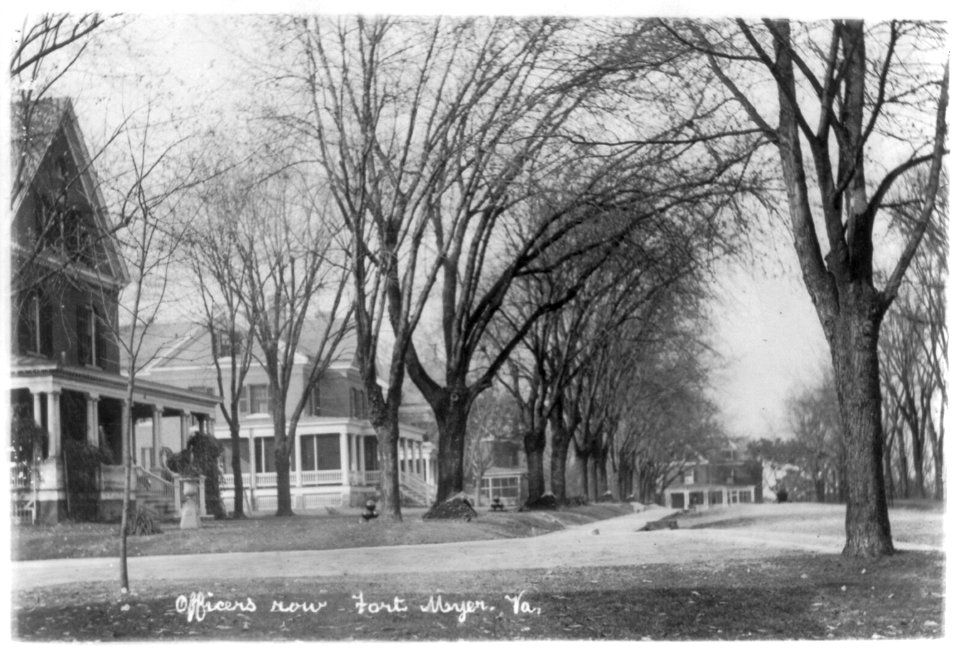 Officers row, Fort Myer, Virginia LCCN2001706180