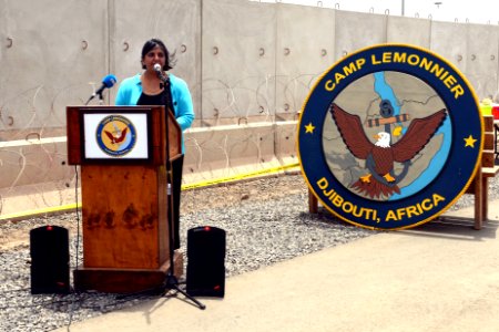 Officials welcome employees back to work 130807-N-IZ662-112