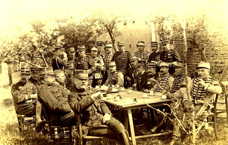 Officiers des 4e et 5e divisions de cavalerie après les manoeuvres - 1891