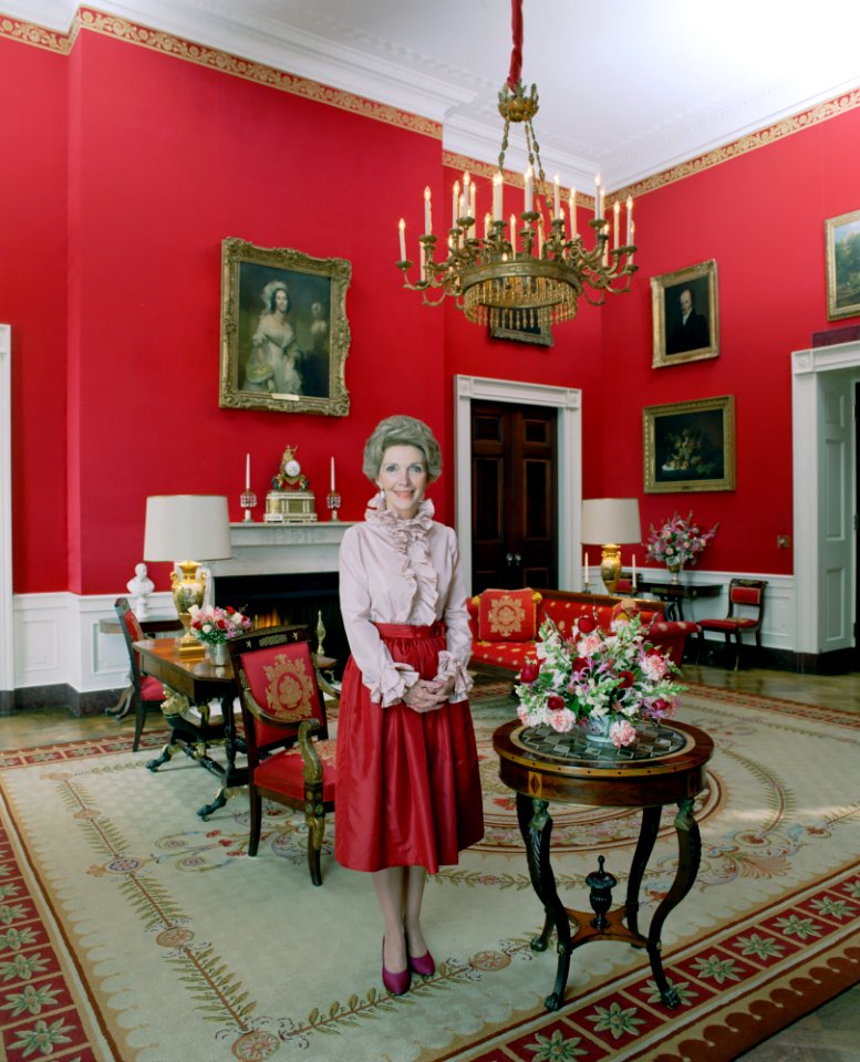 Official portrait of Nancy Reagan in the Red Room