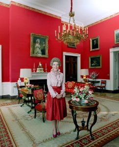Official portrait of Nancy Reagan in the Red Room