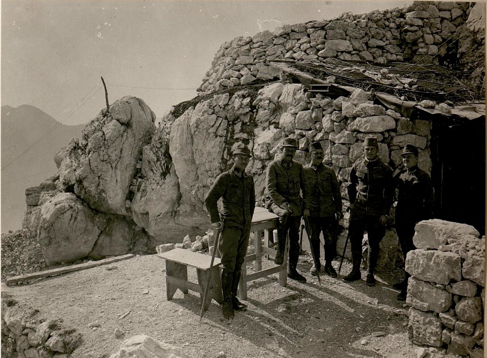 Offiziere der 3.Komp.d.b.h. 4 Reg. am Rombon. (Küchenschlucht.) (24-IX.1917.) (BildID 15802337)