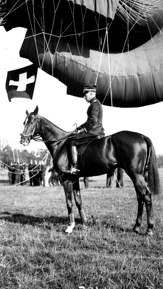 Offizier der Ballon Pionier Kp 1 zu Pferd - CH-BAR - 3237196