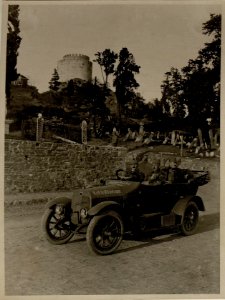 Offiziere der 21. Batterie unterwegs in in Istanbul (Konstantinopel) , am Steuer Hauptmann Manauschek (BildID 15544601)
