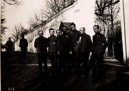 Offiziere der Technischen Gruppe des 4.Armeekommandos (BildID 15704452)